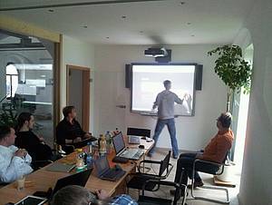 Dirk Wildt in Aktion an einem SMART Board bei ISP-Media